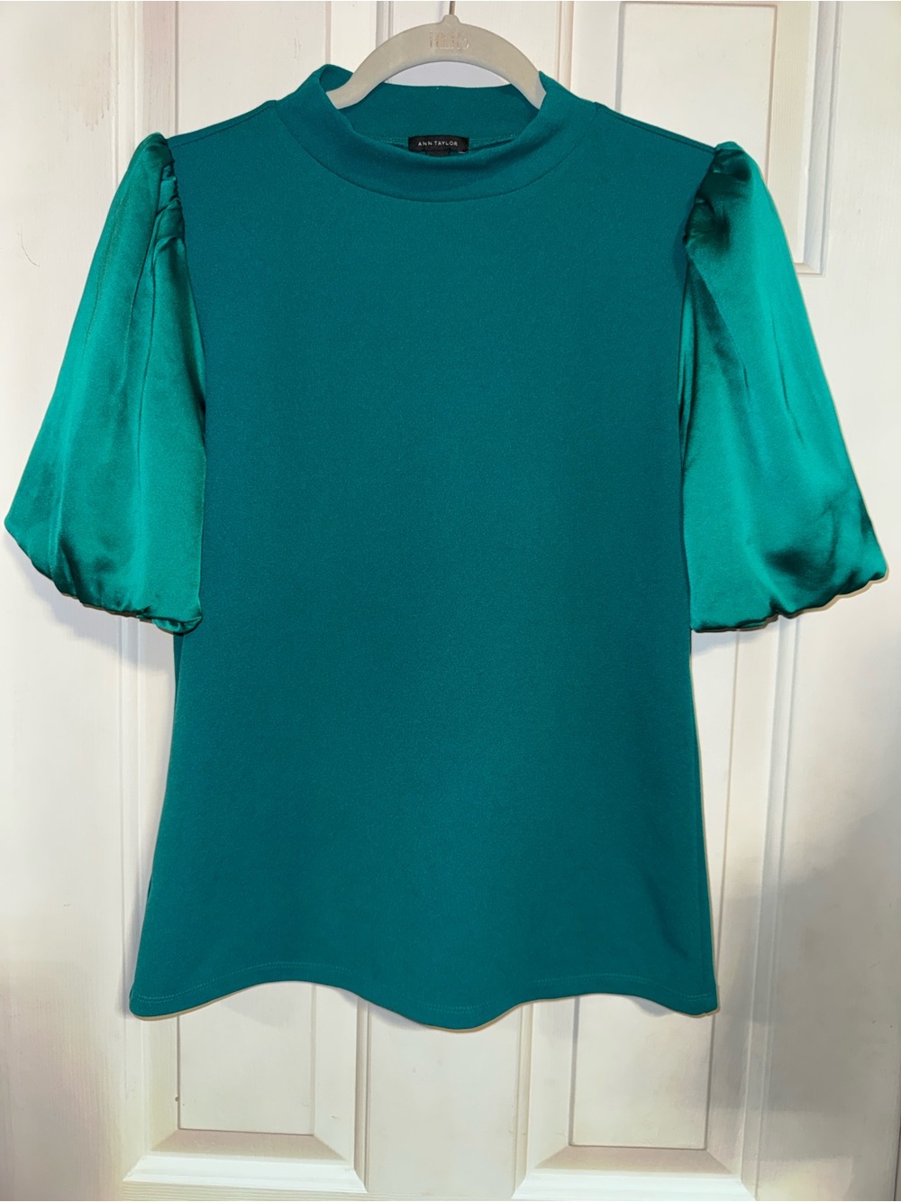 Ann Taylor Teal Green Puff Sleeve Blouse.  Mixed Fabric. Size Small.